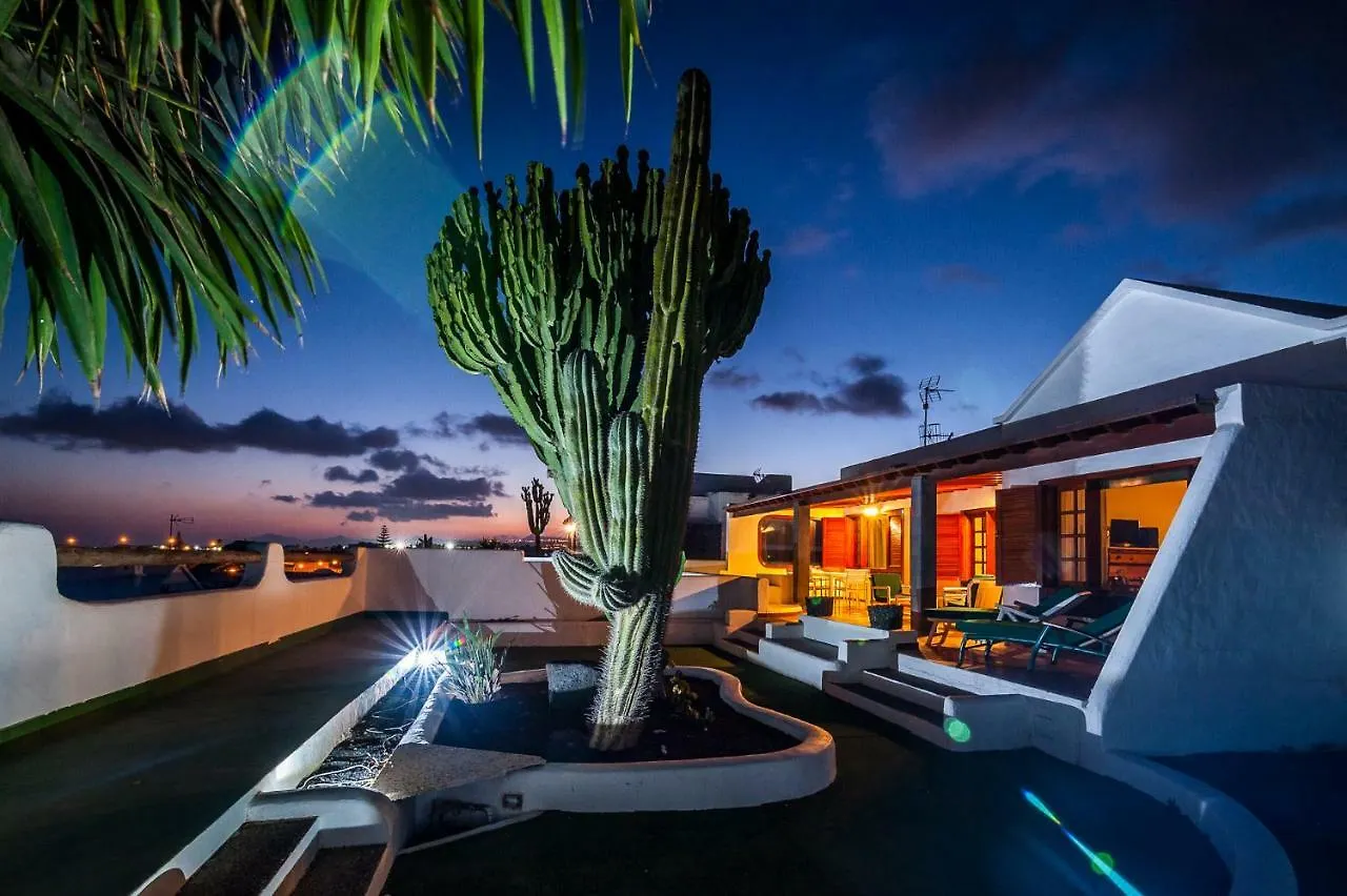 Magnifica Villa Al Lado Del Mar Arrecife