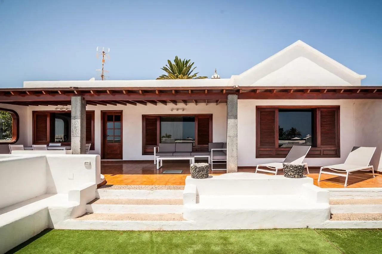 Magnifica Villa Al Lado Del Mar Arrecife