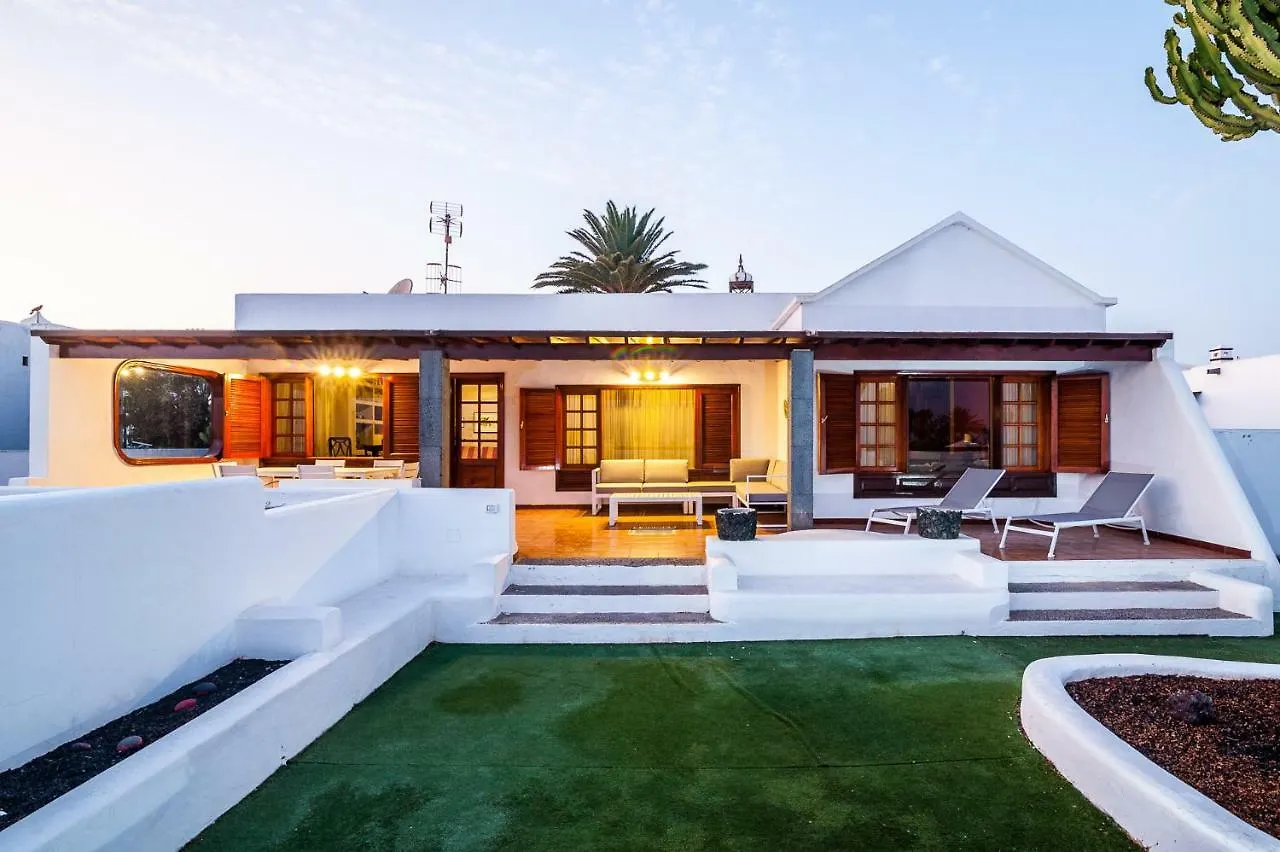 Magnifica Villa Al Lado Del Mar location